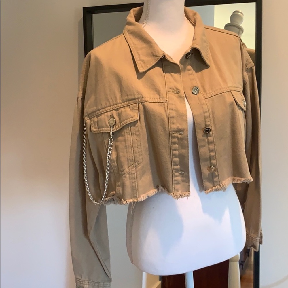 Misguided - Cropped Tan Denim Jacket w/ Chain